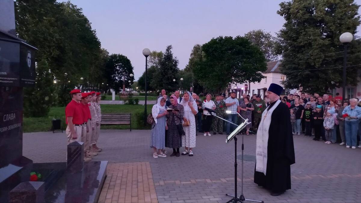 В Жуковке Брянской области в канун Дня памяти и скорби прошла акция «Свеча памяти»