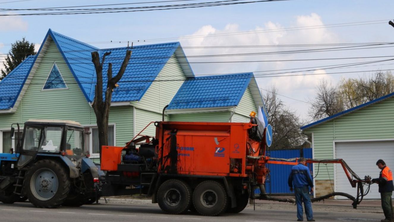 В Брянске продолжается ремонт ям