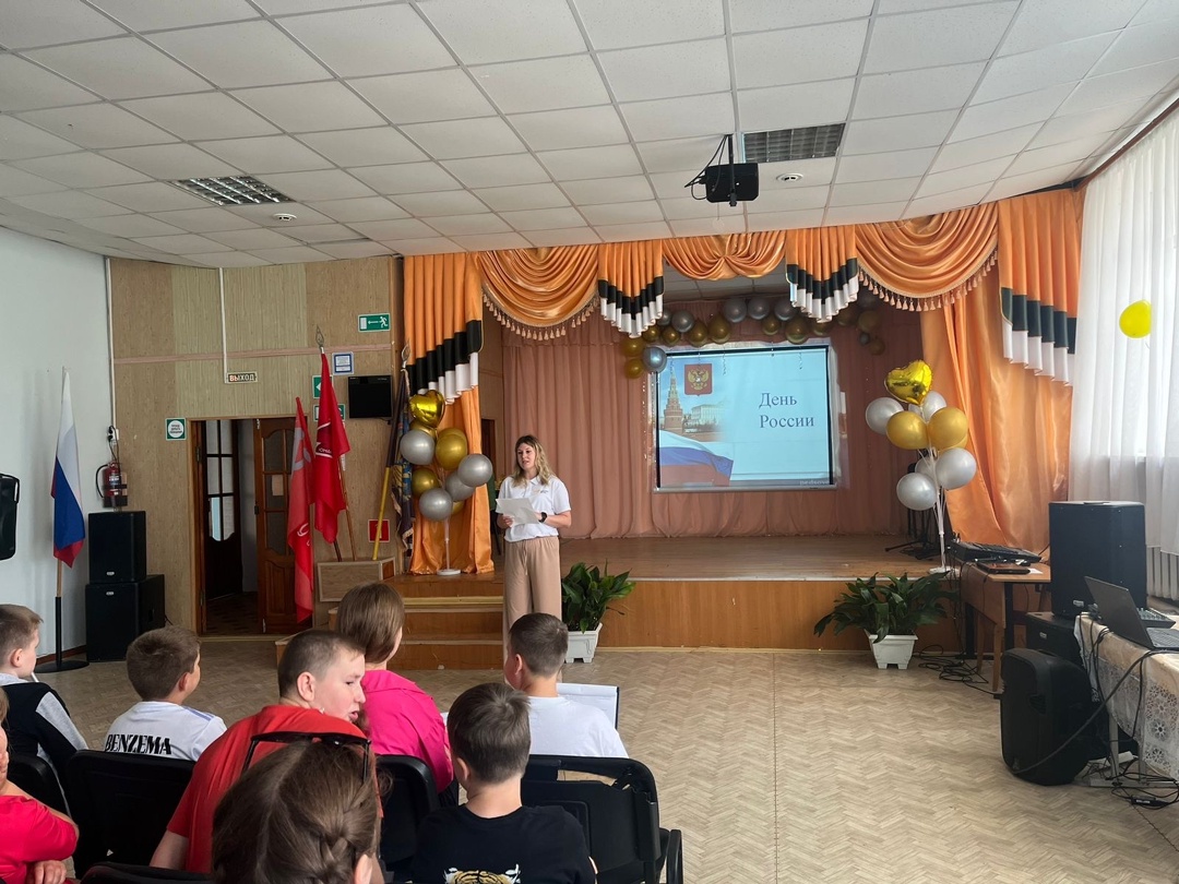 В школьном лагере Дубровской №2 СОШ состоялось мероприятие, посвященное Дню России