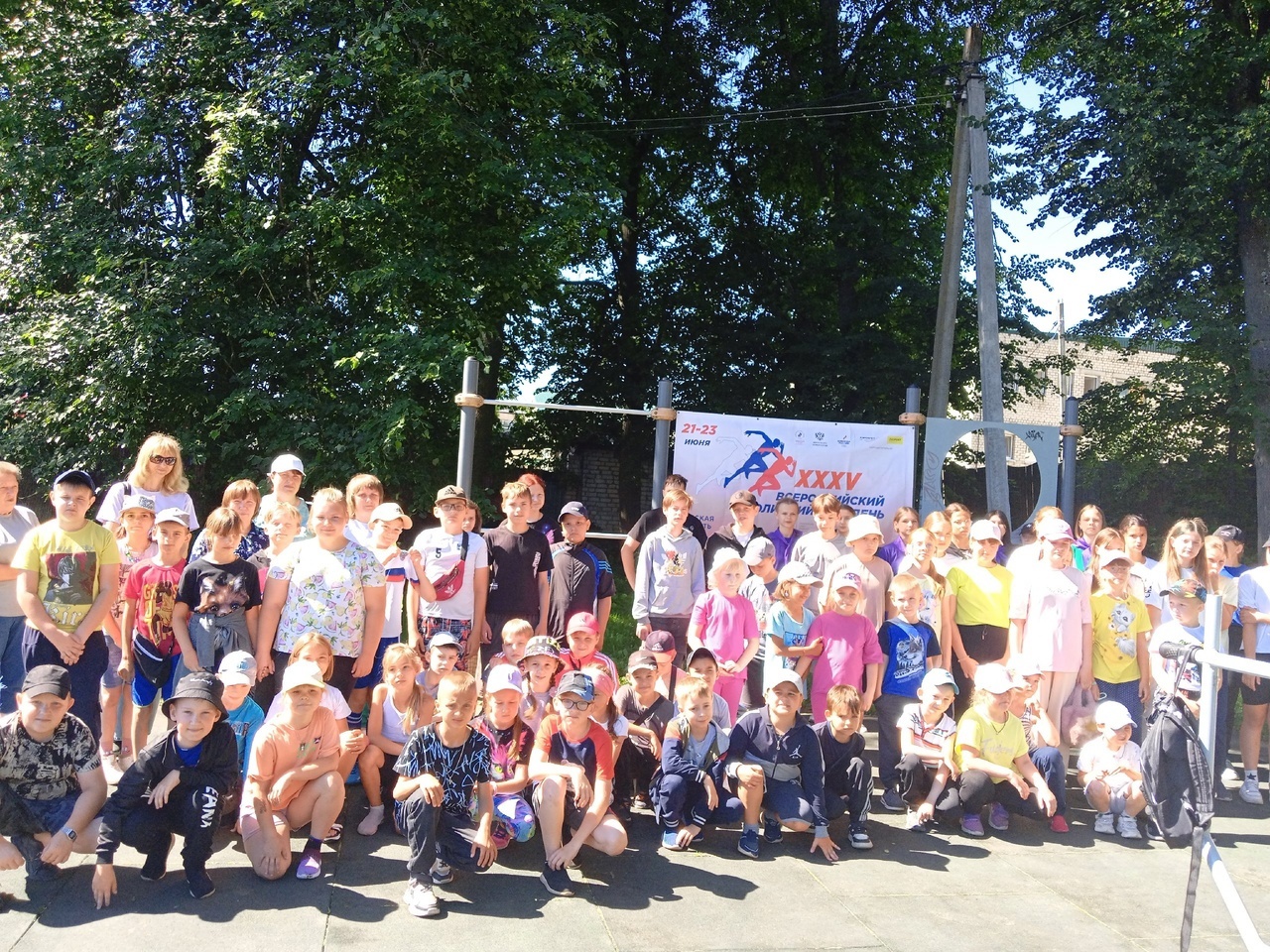 Воспитанники летнего пришкольного лагеря «Дружба» МБОУ Дубровской №1 СОШ сдали нормы ГТО