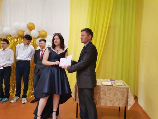 В Рябчинской СОШ прошла церемония вручения аттестатов выпускникам