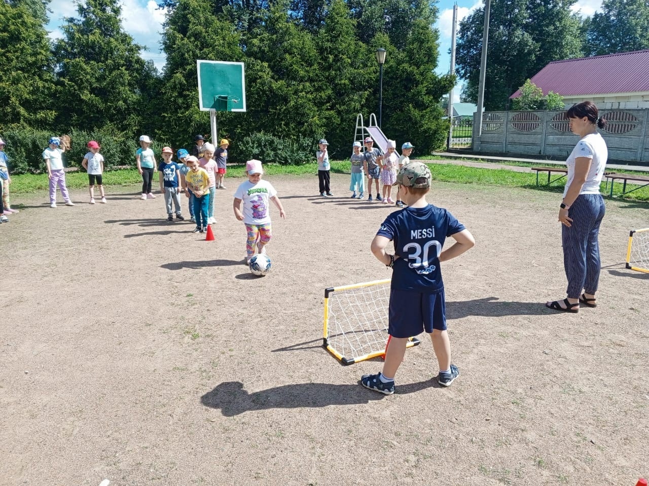 В Дубровском детском саду №4 прошёл тематический день, посвящённый «Дню футбола»