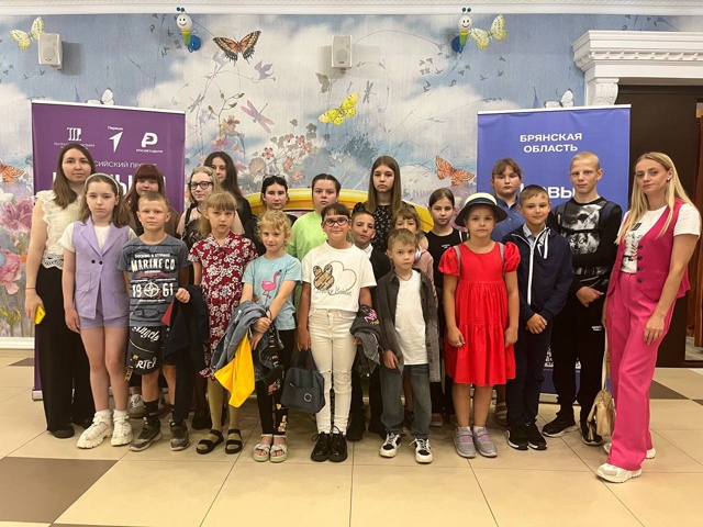 Активисты Движения Первых Дубровского района приняли участие во Всероссийской акции «Театральное закулисье».