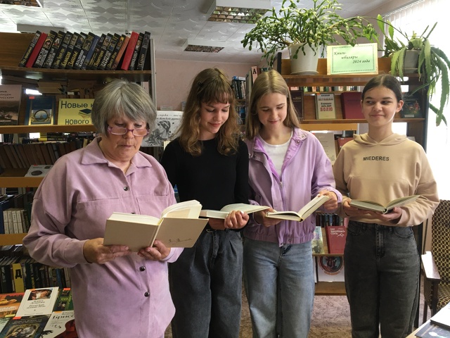 В Дубровской библиотеке была проведена выставка «Каждая строка — целая книга женской души»