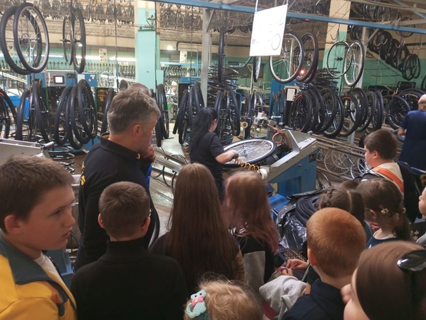 Ребята из лагеря «Время первых» Рябчинской СОШ посетили Жуковский веломотозавод