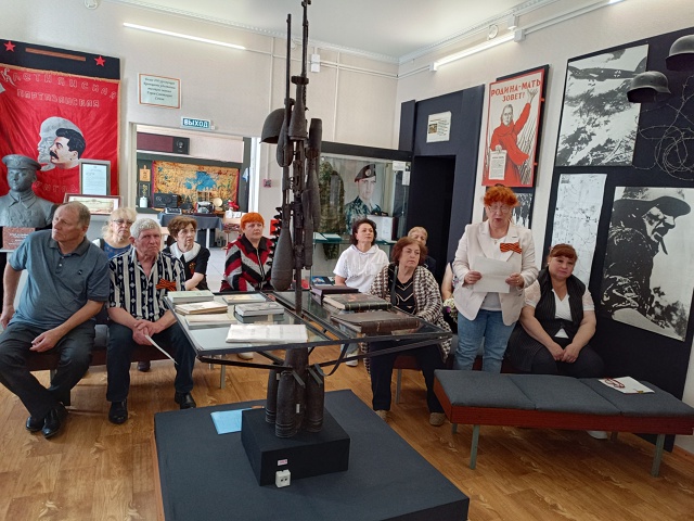 В Сещинском музее прошел час памяти «Давайте вспомним о героях, о партизанах боевых»