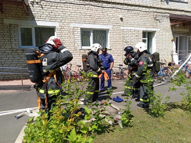 В ГБУ КЦСОН Дубровского района состоялось пожарно-тактическое учение