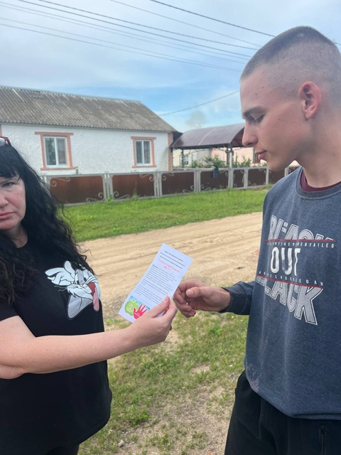 Сотрудники Дубровской библиотеки провели акцию «Остановись! Наркотик убивает»