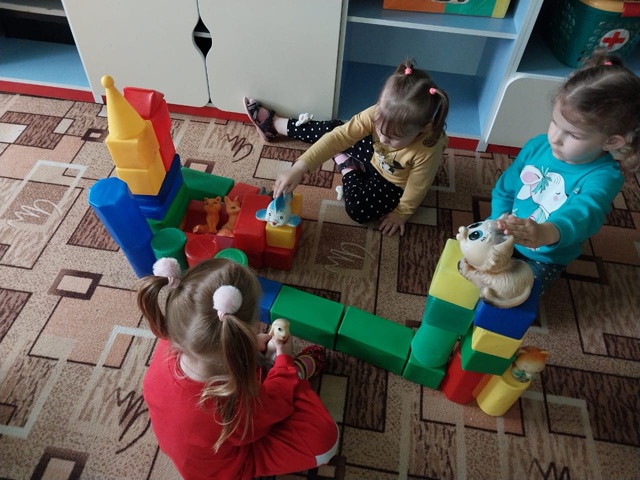 Для воспитанников Дубровского детского сада №2 были проведены занятия по рисованию и конструированию