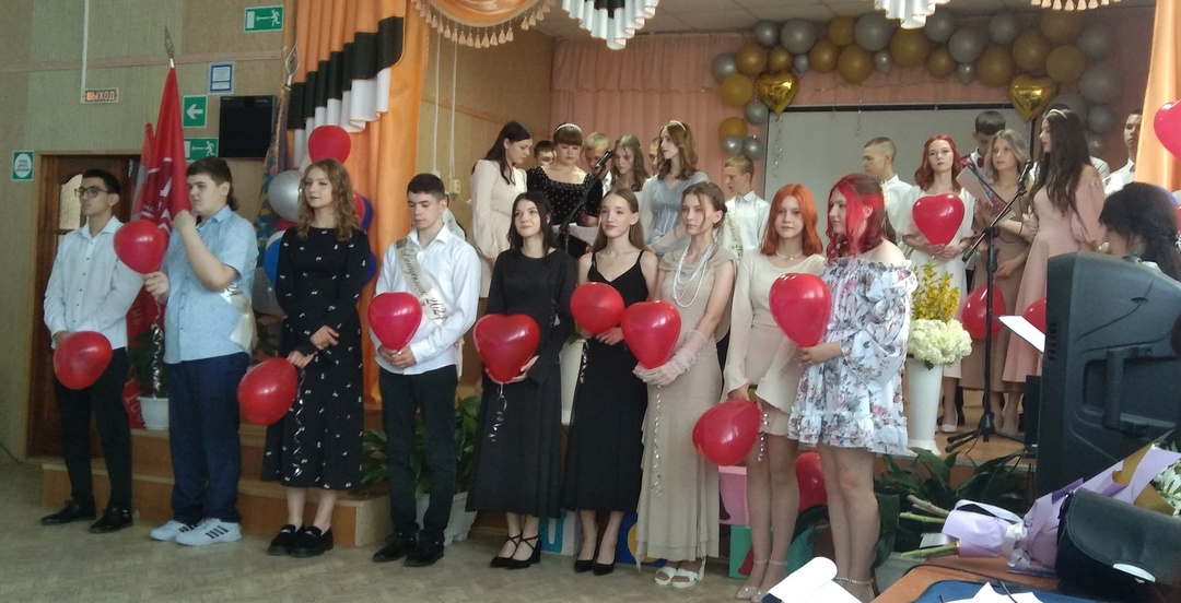 В Дубровской №1 СОШ состоялось вручение аттестатов девятиклассникам