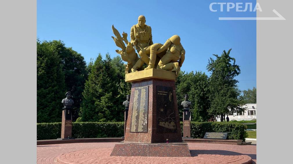 В Брянске у мемориала «Круговая оборона» состоялось мероприятие, посвященное Дню ветеранов боевых действий