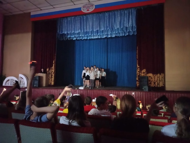 Воспитанники ГБУ КЦСОН Дубровского района приняли участие в мероприятии, посвященном Дню памяти детей — жертв войны в Донбассе