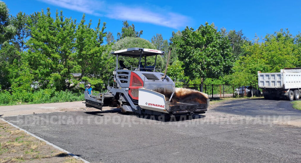 В Брянске в школе №66 начали делать беговую дорожку