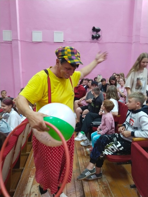 Воспитанники ГБУ КЦСОН Дубровского района посетили представление из цирка «Влад и К»