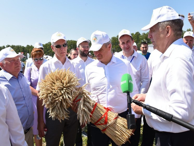 Тысячи посетителей посетили агровыставку «День брянского поля» в день открытия