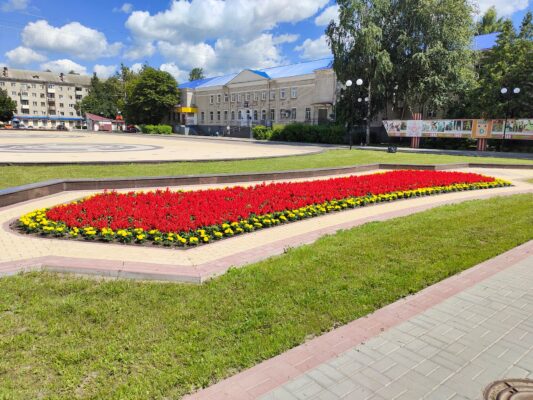 Унечу Брянской области украсили более 80 тысяч цветов