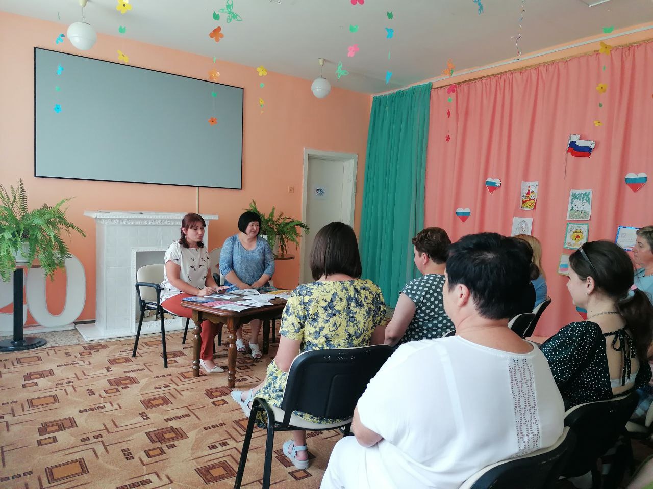 В ГБУ КЦСОН Дубровского района состоялась информационная встреча с семьями, приуроченная ко Дню памяти святых Петра и Февронии Муромских.