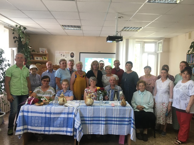 В Дубровской библиотеке состоялась встреча-диалог с семьями Мамичевых и Счастливцевых