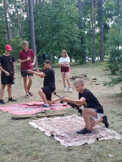 Воспитанники ГБУ КЦСОН Дубровского района приняли участие в соревнованиях по стрельбе «Меткий стрелок»