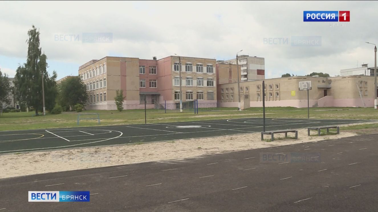 В Брянске продолжается ремонт спортплощадок
