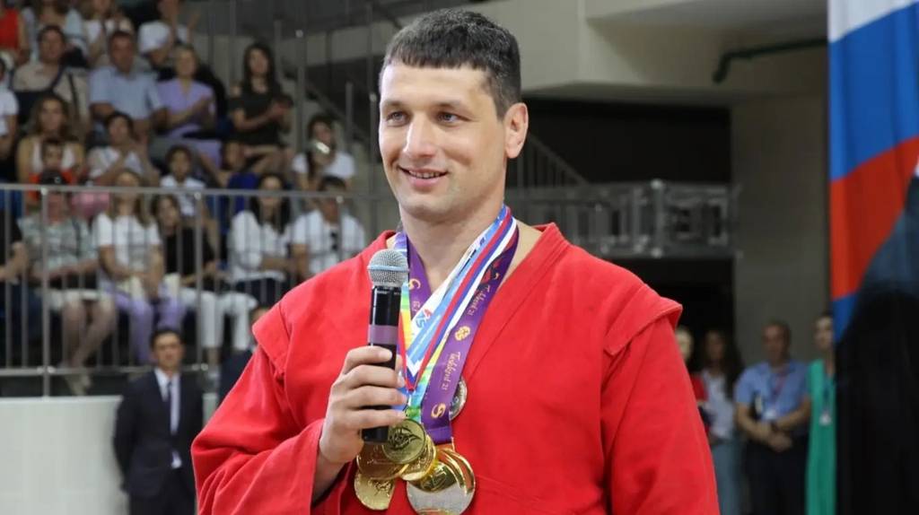 Брянский спортсмен Артем Осипенко одержал победу на Кубке мира по самбо
