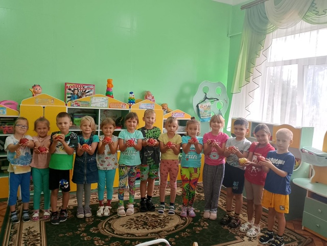 В дошкольных группах МБОУ Дубровской № 1 СОШ состоялись мероприятия, посвящённые «Трем Спасам»