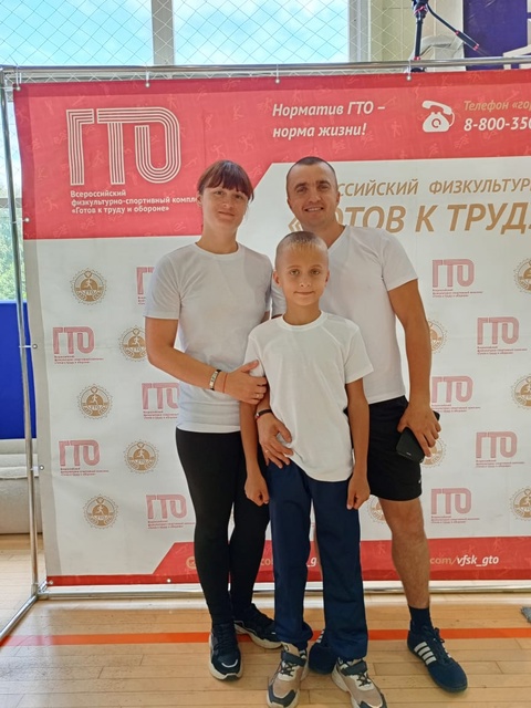 Семья Нефедовых из Дубровки приняли участие в региональном этапе Фестиваля ВФСК ГТО среди семейных команд