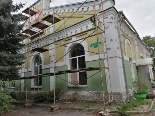В Клинцах капитально ремонтируют здания городской больницы