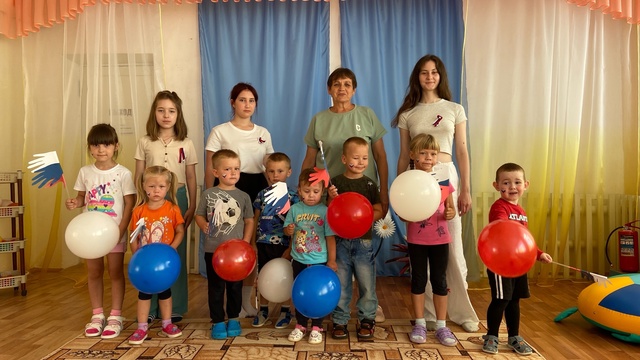 Для дошкольников МБОУ Пеклинской СОШ состоялось мероприятие ко Дню Государственного флага РФ