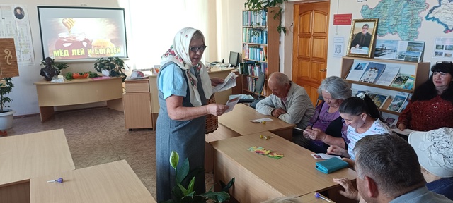 В Дубровской библиотеке состоялось мероприятие «Три Спаса»