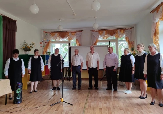 Рябчинская библиотека провела патриотический час «Триколор страны родной»