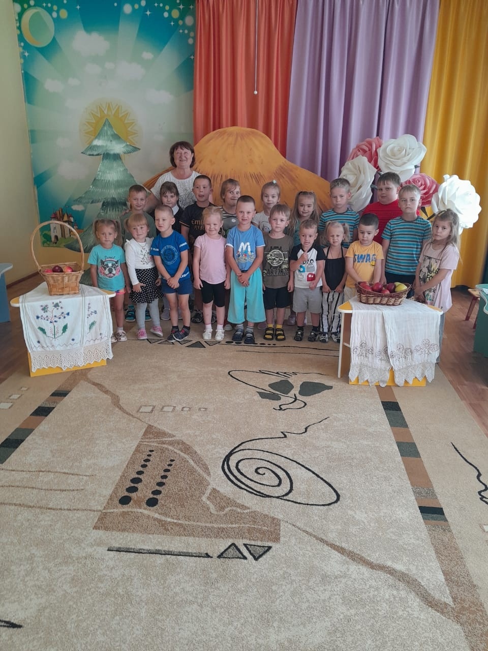 В Дубровском детском саду №4 прошло мероприятие «Яблочный Спас»