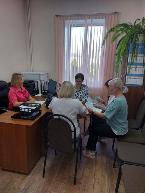 В ГКУ ОСЗН Дубровского района состоялась комиссия о назначении и выплате государственной соцпомощи малоимущим семьям