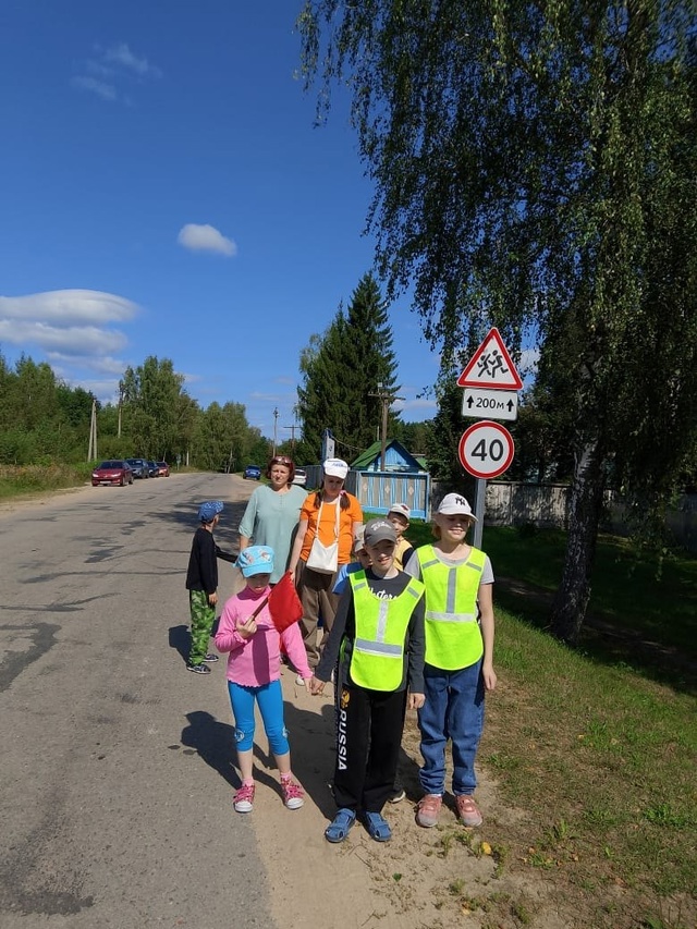 Воспитанники Дубровского детского дома-интерната совершили прогулку по Дубровке