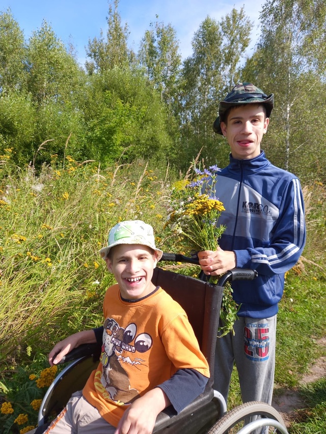 Воспитанники Дубровского детского дома-интерната совершили прогулку в лес