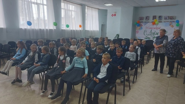 Для учащихся Дубровской №1 СОШ показали спектакль «Инспектор светофоров»