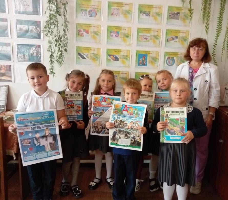 Для учащихся Дубровской №1 СОШ состоялся тематический час «Знай и соблюдай правила ПДД»