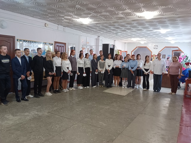 Учащиеся Дубровской №1 СОШ приняли участие в линейке, посвящённой 20-летию со дня трагических событий в Беслане