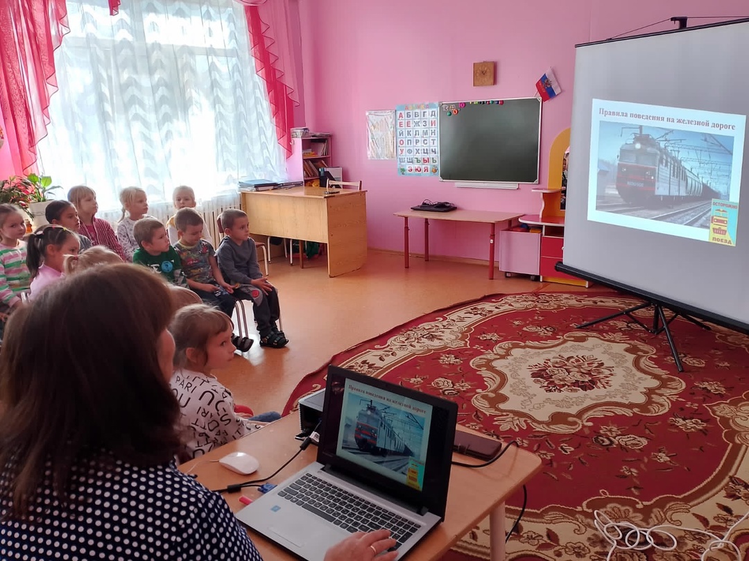 Для воспитанников Дубровской № 1 СОШ прошли профилактические мероприятия «Внимание, переезд!»