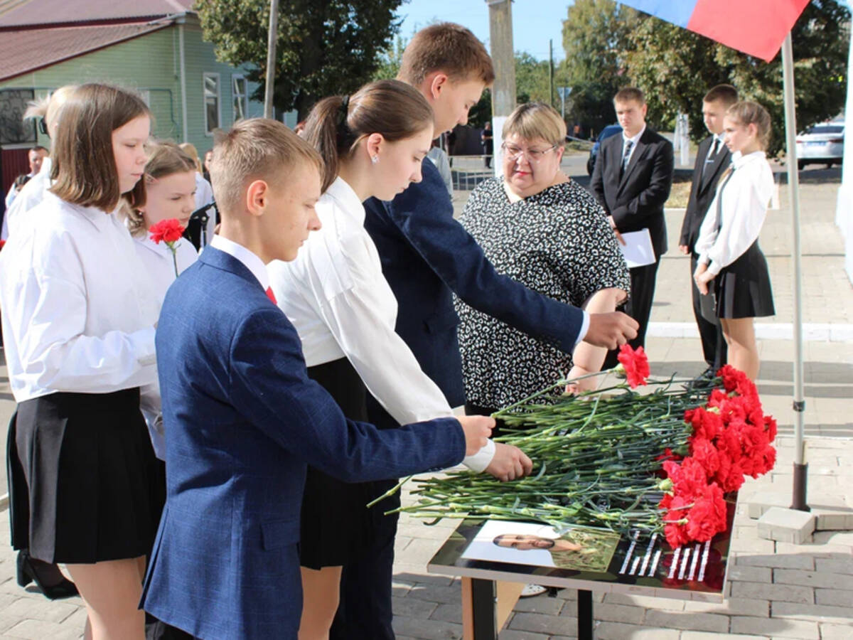 В Стародубе увековечили память двух героев СВО
