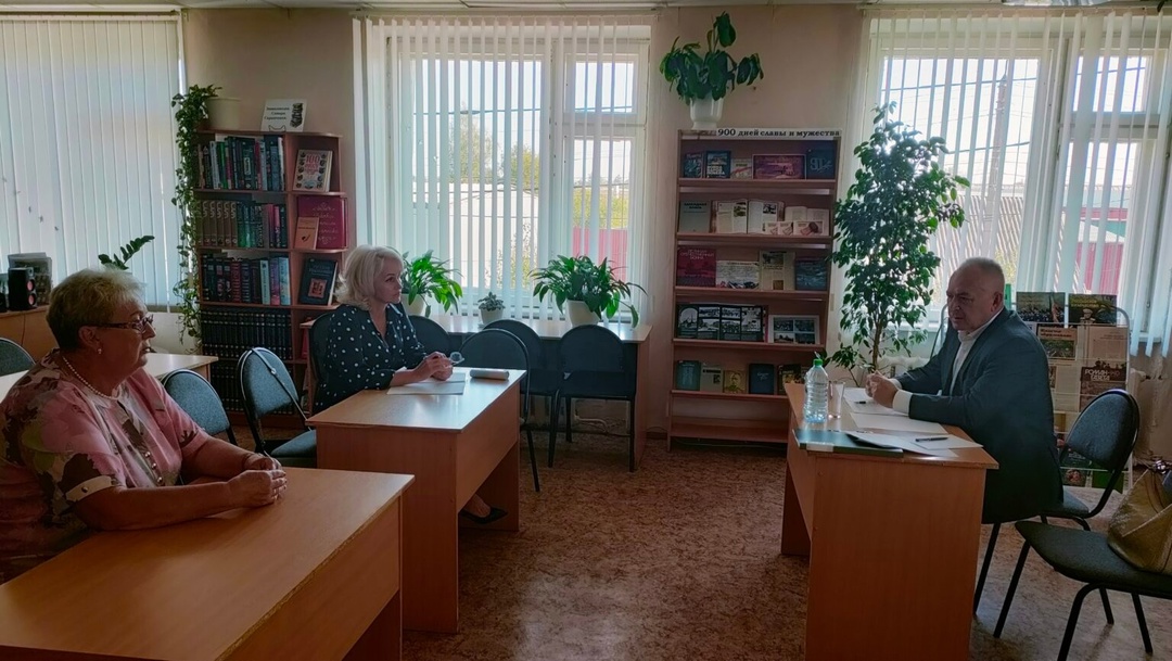 В Дубровской библиотеке состоялся приём граждан с Уполномоченным по правам человека