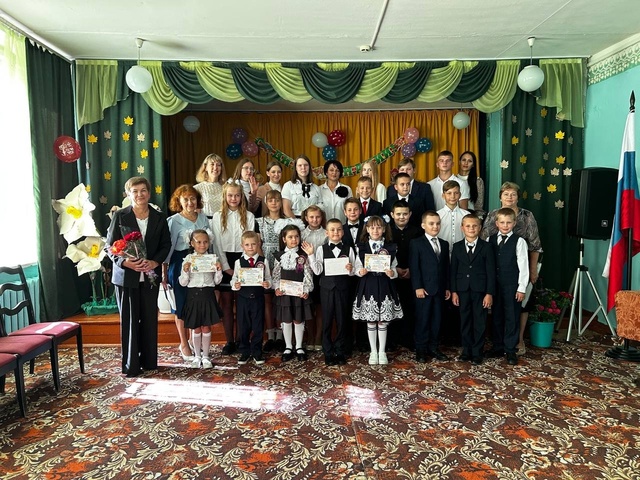 В МБОУ Давыдчинской ООШ прошла торжественная линейка посвященная «Дню Знаний»