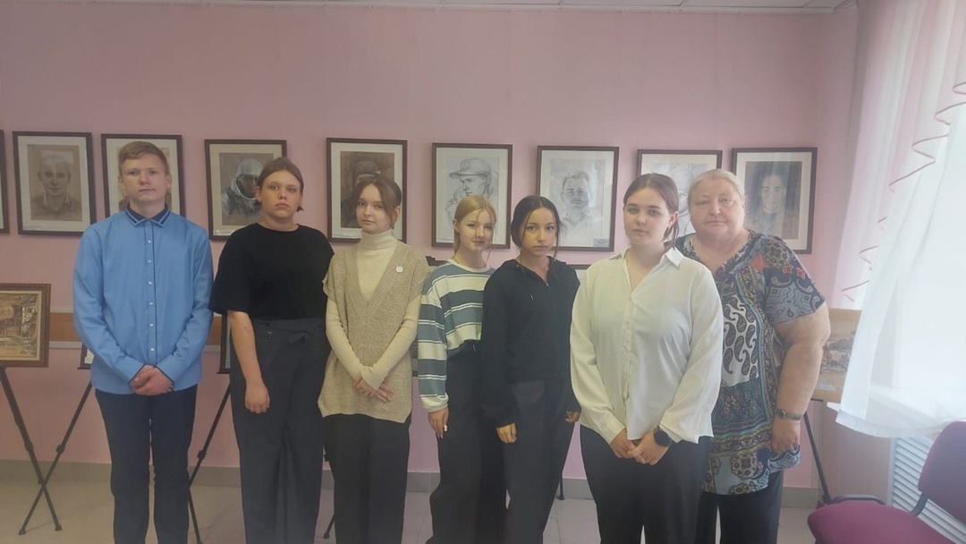 В Дубровской ДШИ открылась передвижная выставка «Знаете, каким он парнем был!»