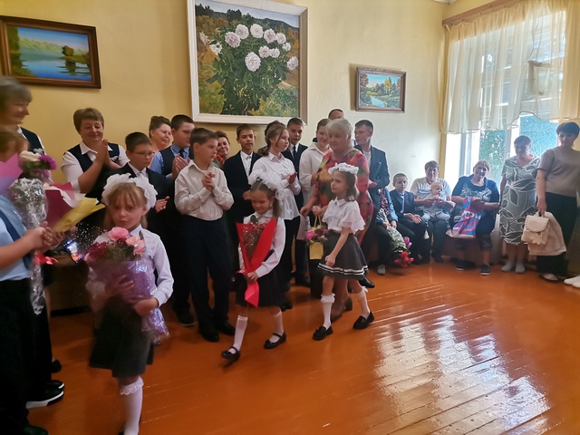 В Рябчинской СОШ прошла праздничная линейка ко Дню Знаний