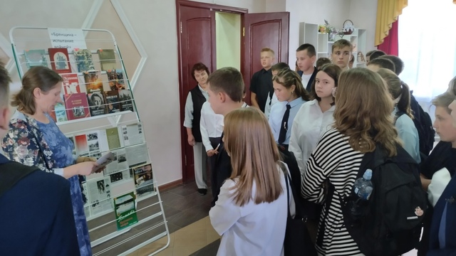 В Дубровской библиотеке открылась выставка книг, посвященных ходу ВОВ на Брянщине