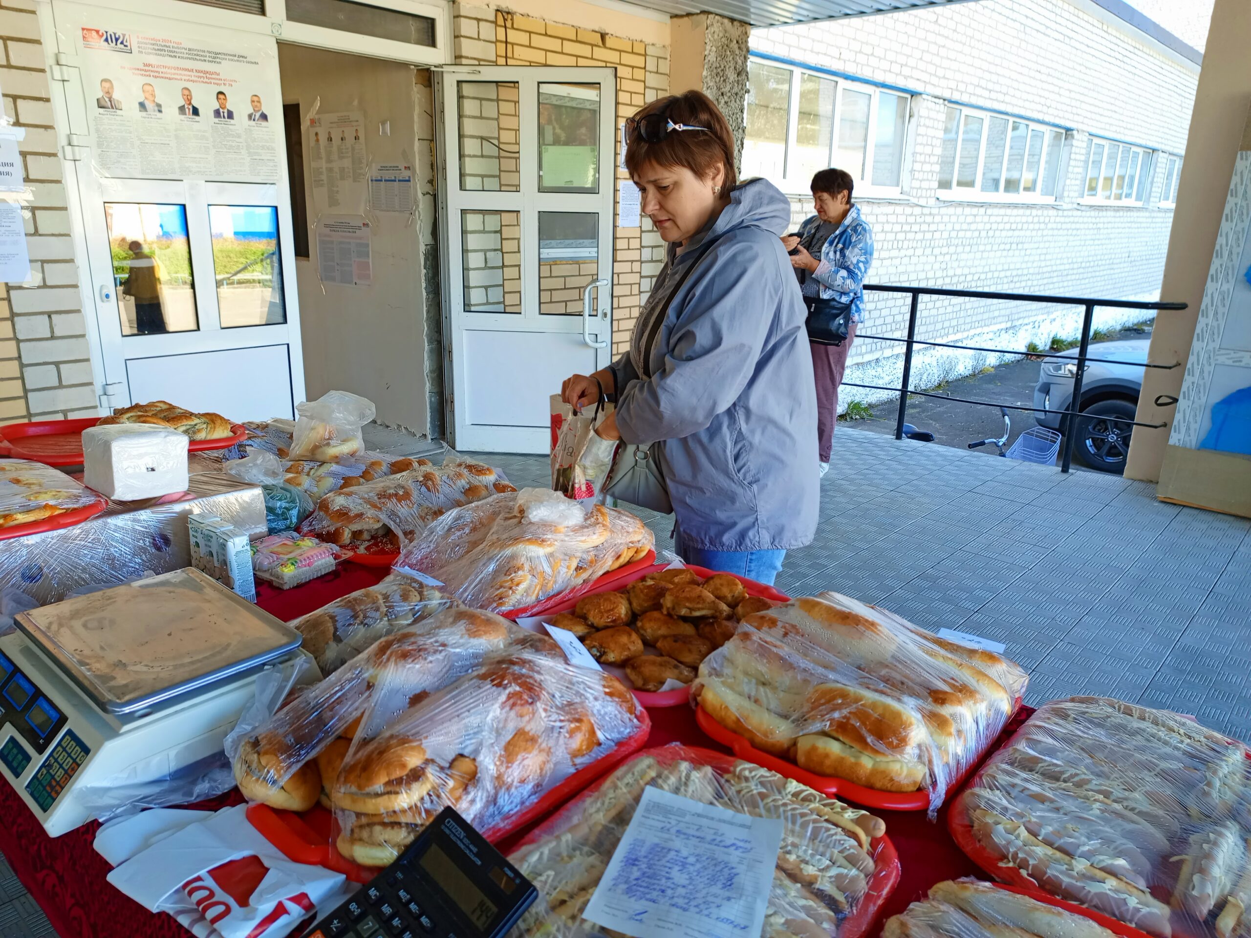 На избирательных участках в п. Дубровка продается выпечка