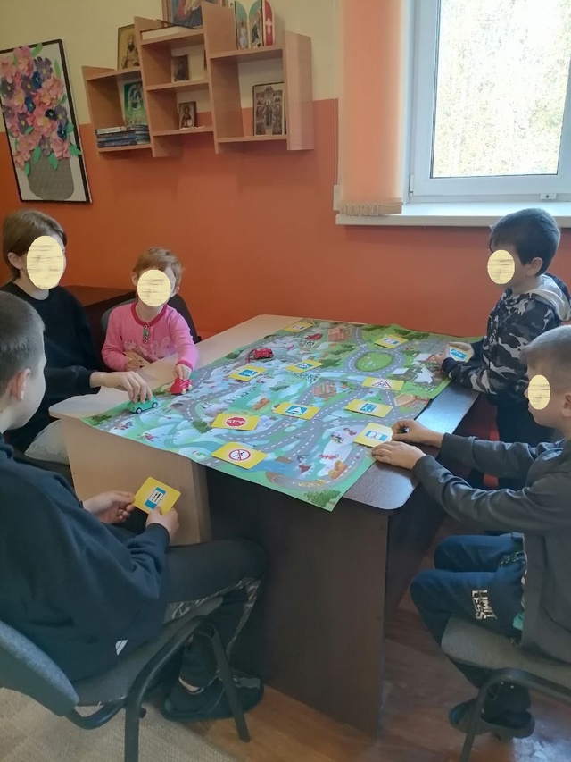 Для воспитанников ГБУ КЦСОН Дубровского района состоялась квест-игра «Дорожные знаки»