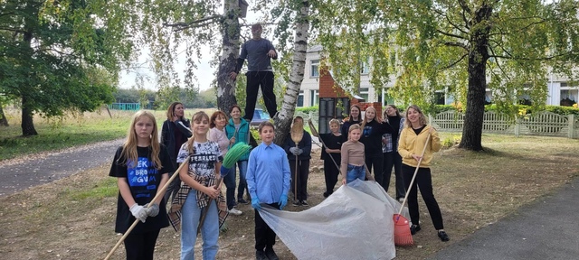 Учащиеся Давыдчинской ООШ приняли участие в Акции «Всероссийский экологический субботник «Зеленая Россия 2024»