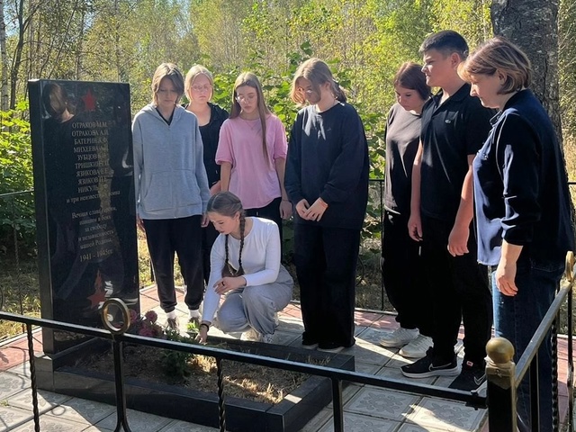 Школьный отряд «Мы-вместе» МБОУ Дубровской №2 СОШ принял участие в акции «Мы помним»