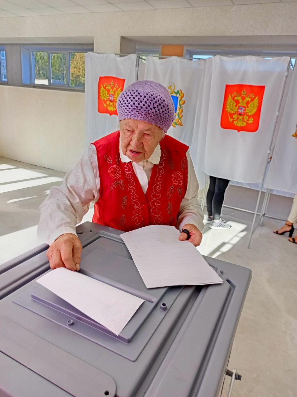 Почетная жительница п. Дубровка проявила свой гражданский долг